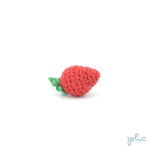 Fraise de 2,5 à 4,5cm de haut, crochetée par Plic.