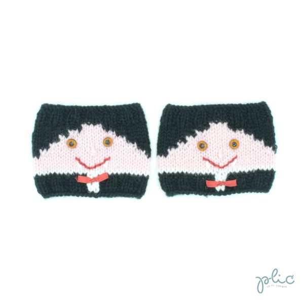 Bandes circulaires de 8cm de haut sur 11cm de large, réalisées au tricot par Plic et représentant le visage d'un petit vampire.