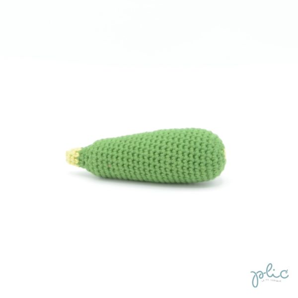 Courgette de 12cm de long crochetée par Plic.