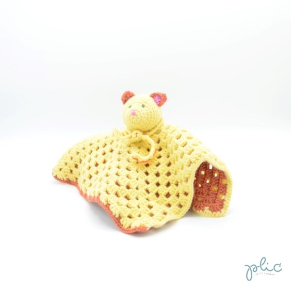 Double carré de 25cm de côté réalisé au crochet par Plic, avec une tête de chat au centre.