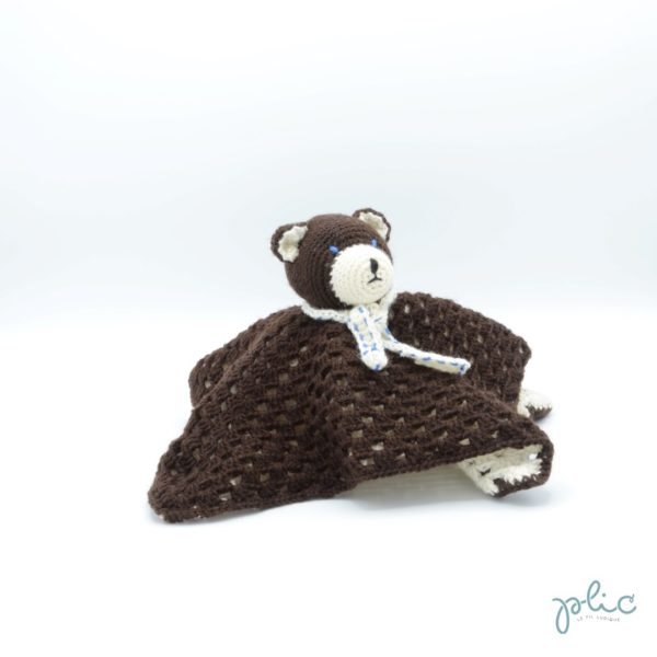 Double carré de 25cm de côté réalisé au crochet par Plic, avec une tête d'ours au centre.